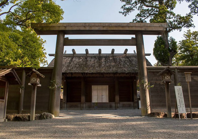 内宮には天照坐皇大御神を祀る皇大神宮